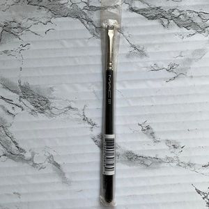 MAC COSMETICS DISCONTINUED 231 BRUSH SYNTHETIC SMALL SHADER NEW IN PACKAGE